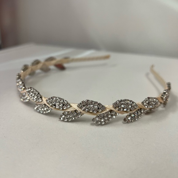 NWOT Nordstrom Teardrop Rhinestone Leaf Crown Headband - Picture 4 of 11